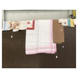 Lot of 14 assorted linens