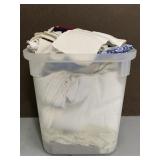 Tote of assorted linens