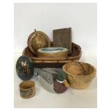 Lot of assorted desktop/ office decor