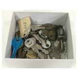 Small box of assorted keys