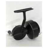 C.A.P. Serrage fishing reel with line