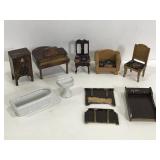 Lot of assorted dollhouse furniture