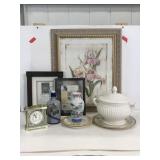 Lot of assorted home decor pieces