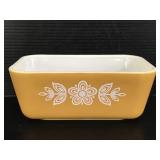 Vintage yellow 1.5 pt Pyrex dish