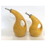 Rachel Ray yellow ceramic oil and vinegar set