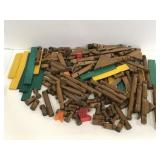 Lot of assorted Lincoln log pieces