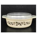 Vintage Pyrex 1.5 qt casserole dish with lid