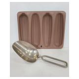 Metal scoop and metal mold