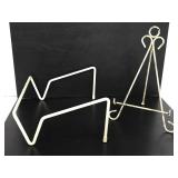 Lot of 2 metal wire easel stands