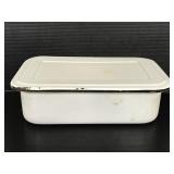 White Metal baking pan with lid