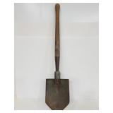 Folding military shovel