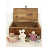 Small wooden chest of five miniature figurines