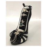 Shoe shaped ring holder with five assorted rings