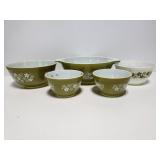 Pyrex nesting bowls