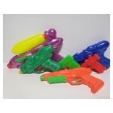 6 assorted squirt guns