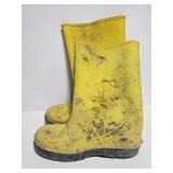 Size 12 yellow rubber work boots