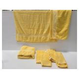 Signature & Room Essentials towels and handtowels