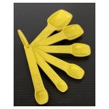 Vintage Tupperware measuring spoons set