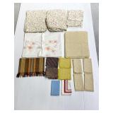 Lot of assorted vintage linens