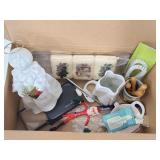 Small box of assorted items