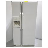 Whirlpool refrigerator w/ water & ice dispenser