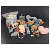 Lot of assorted dollhouse furniture & accessories