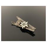 Vintage enameled snow skis brooch - France