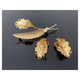 Vintage gold tone leaf brooch & earrings set