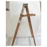 Wood ladder 5ft