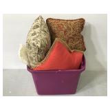 Lot of home furnishings, pillows ect