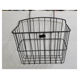 Metal hanging basket