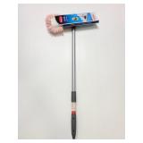 Rubbermaid Reveal flexible sweeper