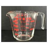 Glass Pyrex measuring cup 16oz/1 pint