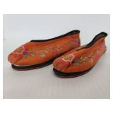 Vintage embroidered lotus slippers