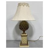 Metal pineapple table lamp