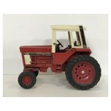 Vintage ERTL international harvester 1586