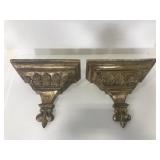 Pair of hanging shelves made of resin