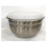 Set of nesting mixing bowls, lids, and colander