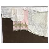 Assorted lot of vintage linens