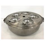 Five egg poaching pot with insert and lid