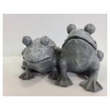 Resin frog statue