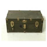 Vintage storage trunk w/key