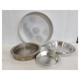 Cake pans and pie dishes