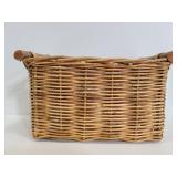 Wicker basket with bamboo handles