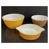 Vintage Pyrex mixing bowl & casseroles