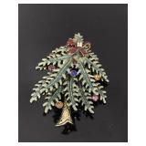 New 2004 Avon rhinestone Christmas tree brooch