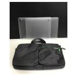 Incase Apple MacBook 13in hardshell & carry case