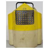 Plastic outdoor live bait bucket