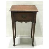 Vintage end table w/drawer