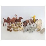 Lot of assorted plastic animal figures/toys
